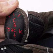 AJ1-LOW-TRAVIS-SCOTT-01-web-04