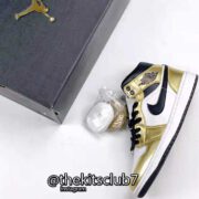 AJ1-MID-SE-METALLIC-GOLD-web-08