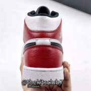 AJ1-MID-WHITE-BLACK-GYM-RED-web-04