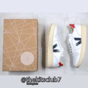 VEJA-V-10-BLUE-V-RED-web-04