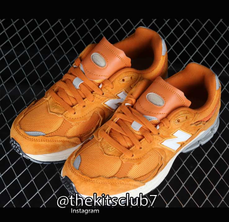NEW-BALANCE-2002-VINTAGE-ORANGE-web-02