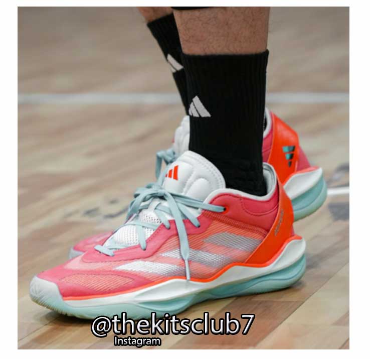 Adizero-SELECT-2-KOI-FISH-web-05