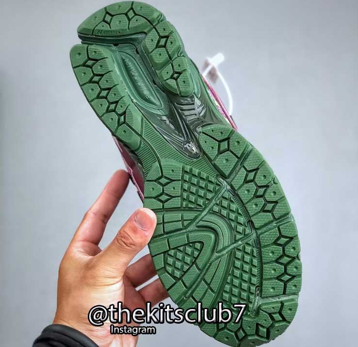 NEW-BALANCE-M1906RDB-web-06 NEW-BALANCE-M1906RDB-web-06